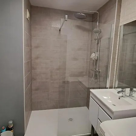 Διαμέρισμα Cosy 33 M² Limite Lyon. Parking Privatif.