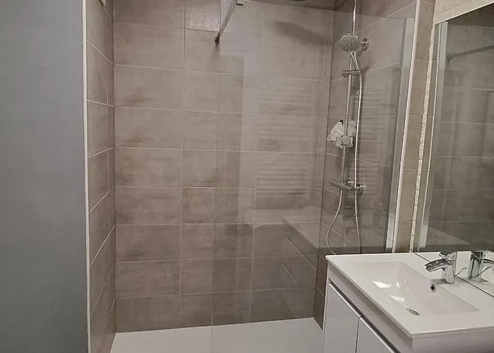 公寓 Cosy 33 M² Limite Lyon. Parking Privatif.